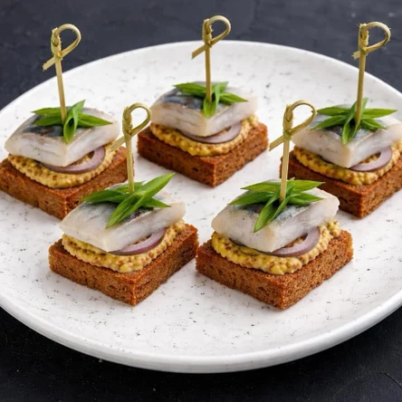 Канапе с сельдью